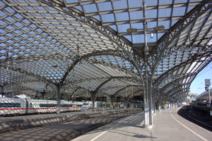 BahnhofKoeln2-300px